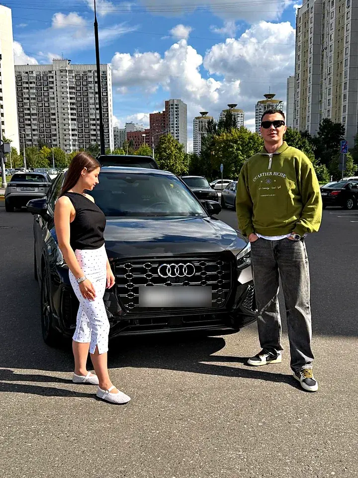 Клиенты SHMS с чёрным Audi, привезённым из Китая