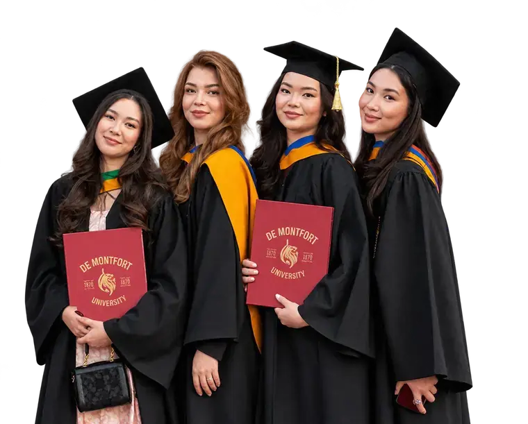 Выпускницы DMU Kazakhstan с дипломами