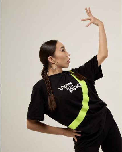 Анеля Хван, преподаватель Waacking и Choreo в Астане, школа Way to Be Pro. Все уровни, группы 5+ и 10+. Победительница баттлов.