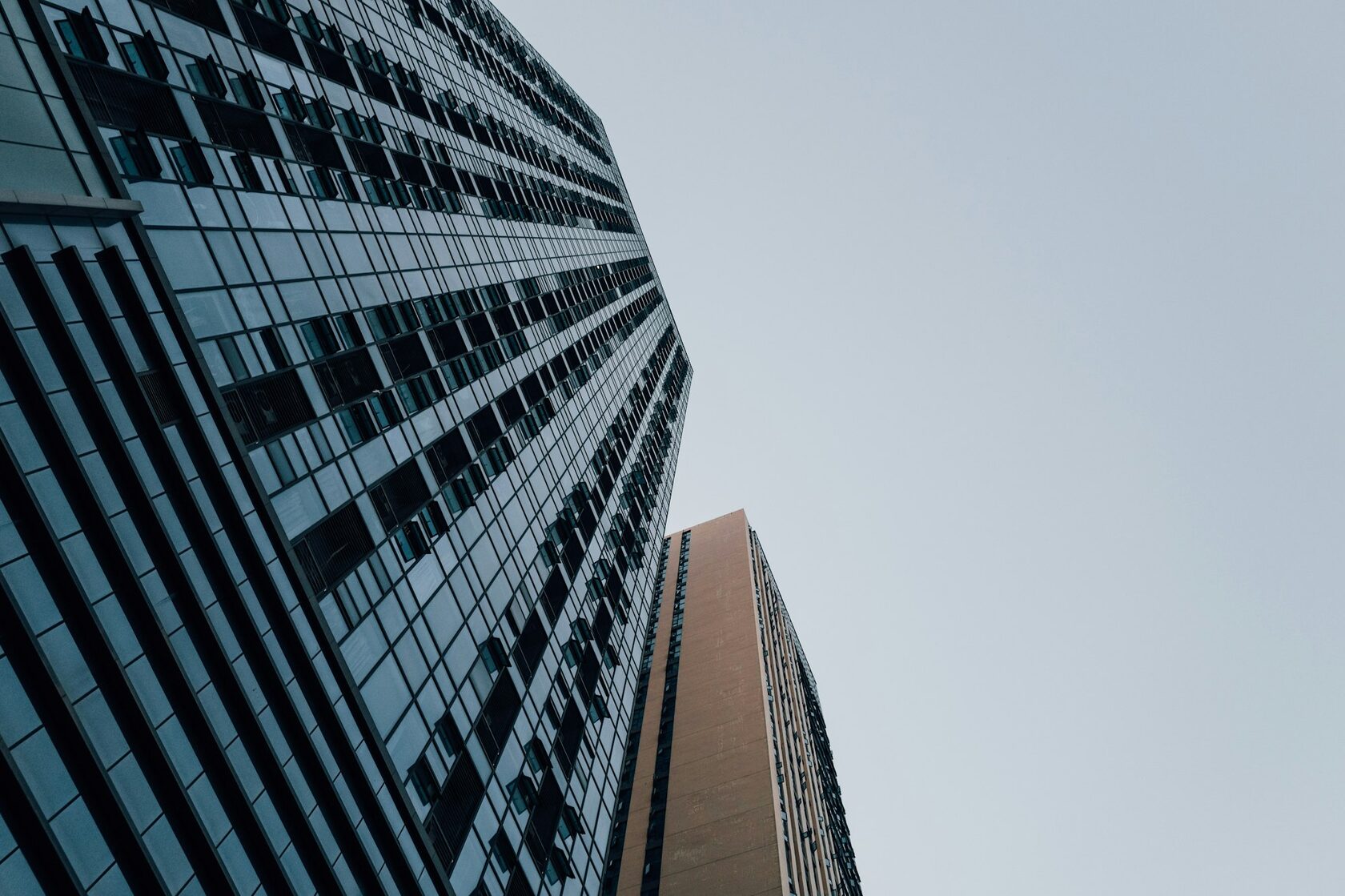 Contemporary financial district architecture reflecting an institutional environment