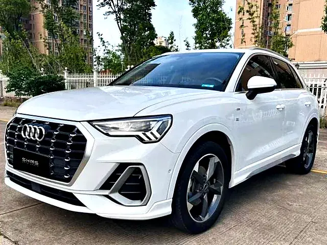 Audi Q3 2022 с табличкой SHMS в Китае