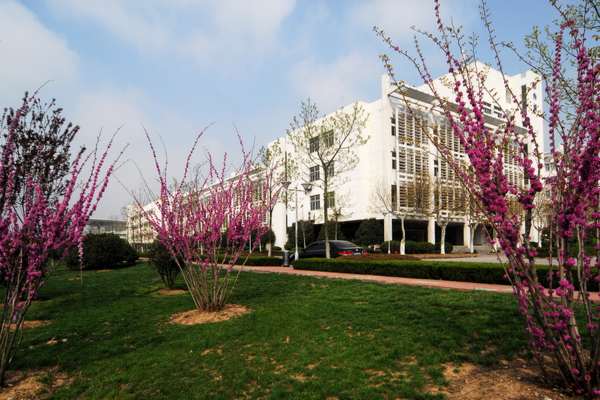 Nanjing Normal University — кампус весной