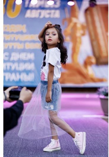 Айша, 8 лет, ученица школы Way to Be Pro в Астане: профессиональная модель с гонораром