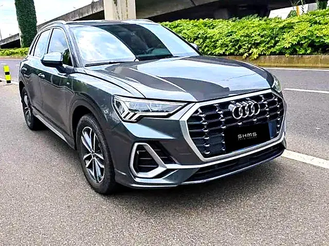 Audi Q3 2022 с табличкой SHMS в Китае