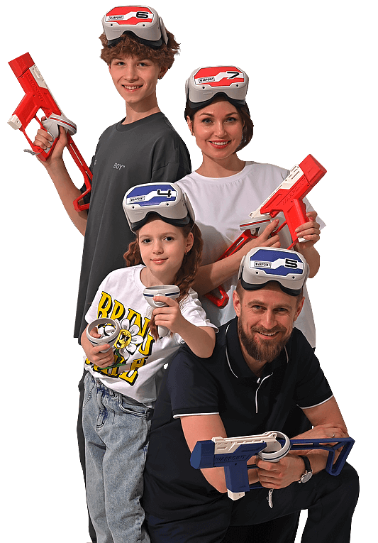 Девушка и мужчина в WARPOINT с джойстиками