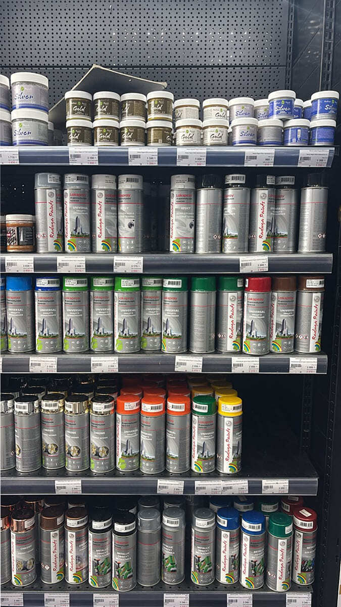 Аэрозольные краски на полке магазина в Шымкенте — анализ рынка DIY