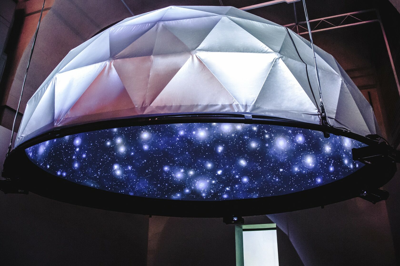 open dome, открытый каркасный купол, купольный экран, экран для выставок, экран для презентаций, geodesic dome, geodesic planetarium