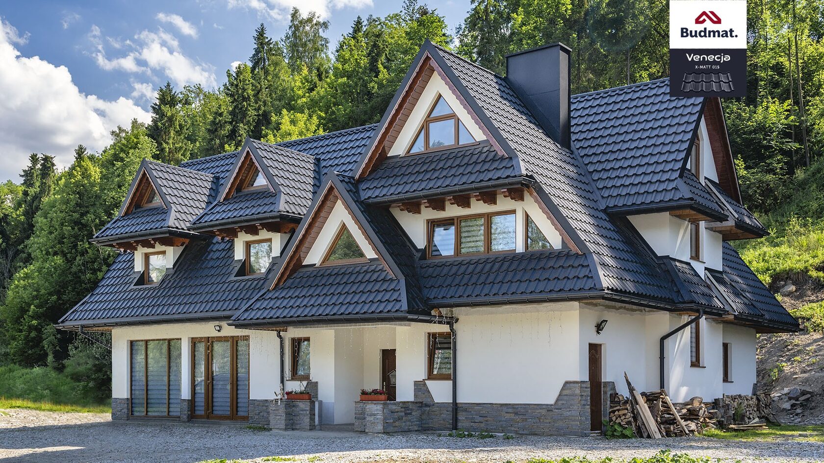 Завершённая кровля частного дома Budmat Venecja