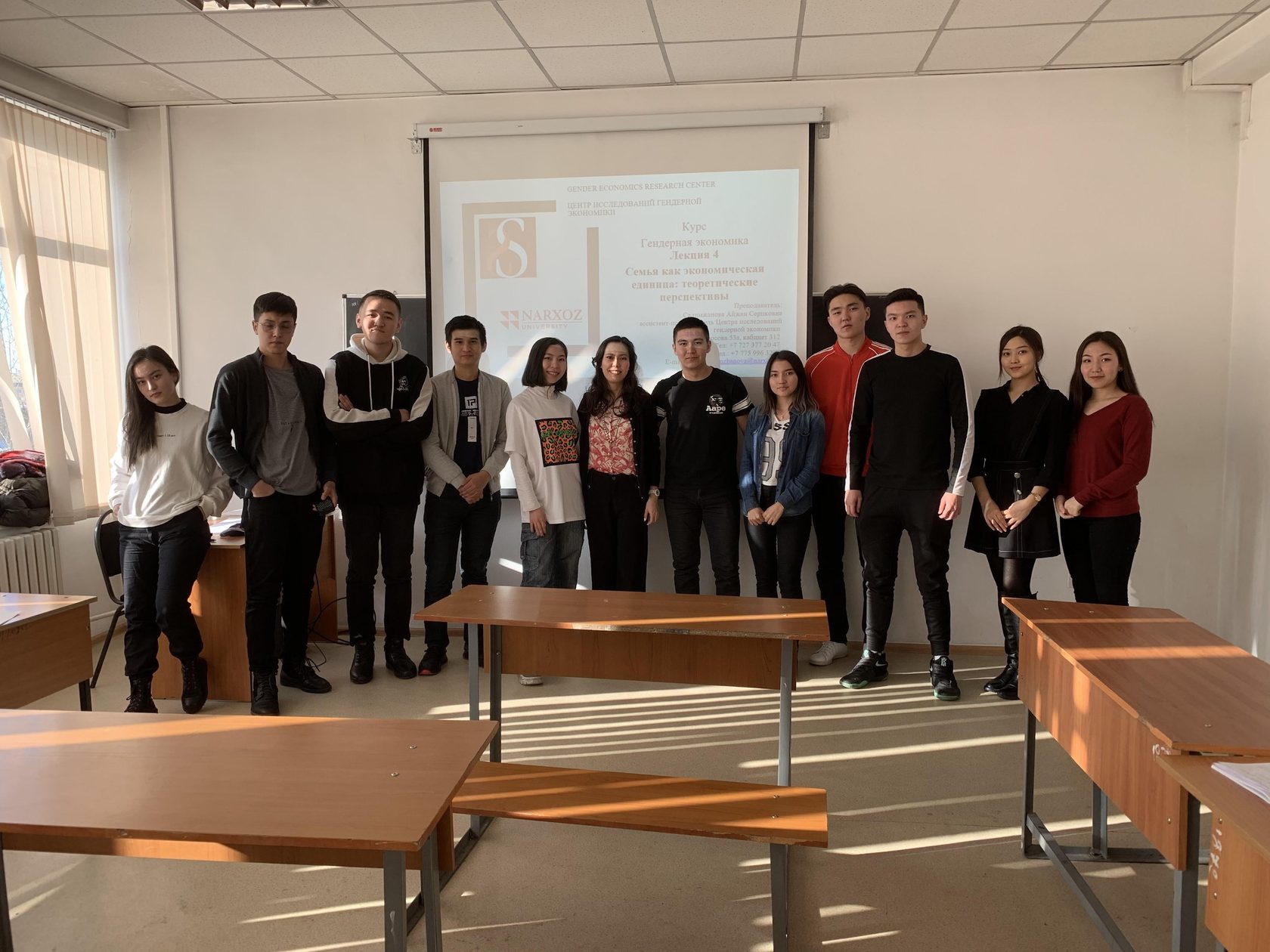 Мас Юлия Екі садақпен брюнетка порно, үй орыс