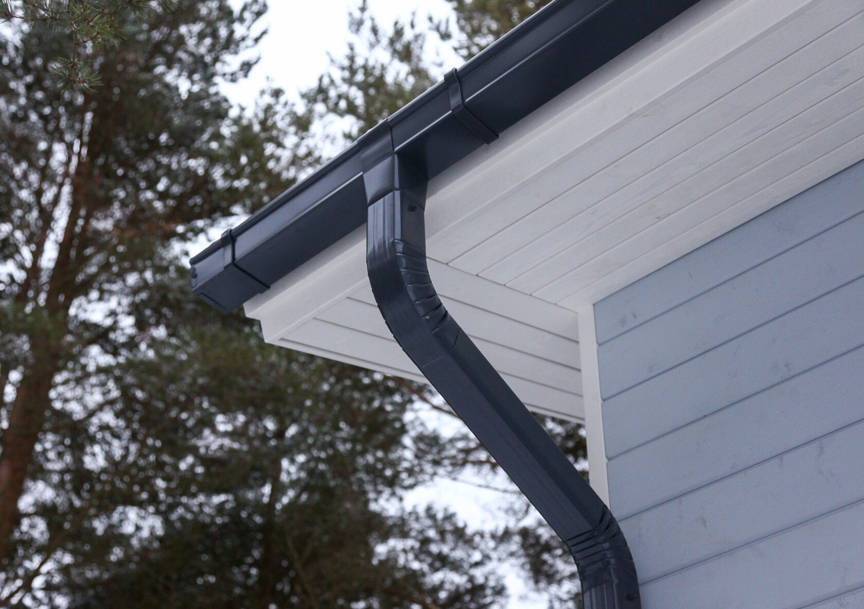 Пластиковая водосточная система квадратного сечения