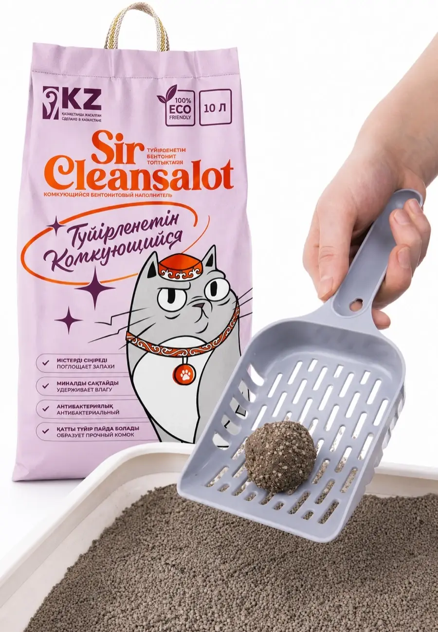 Наполнитель Sir Cleansalot в работе: упаковка и плотный комок на совке над лотком
