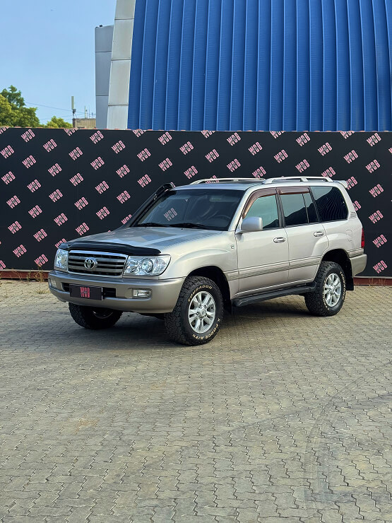 Land Cruiser 100 — WCB Rentcar