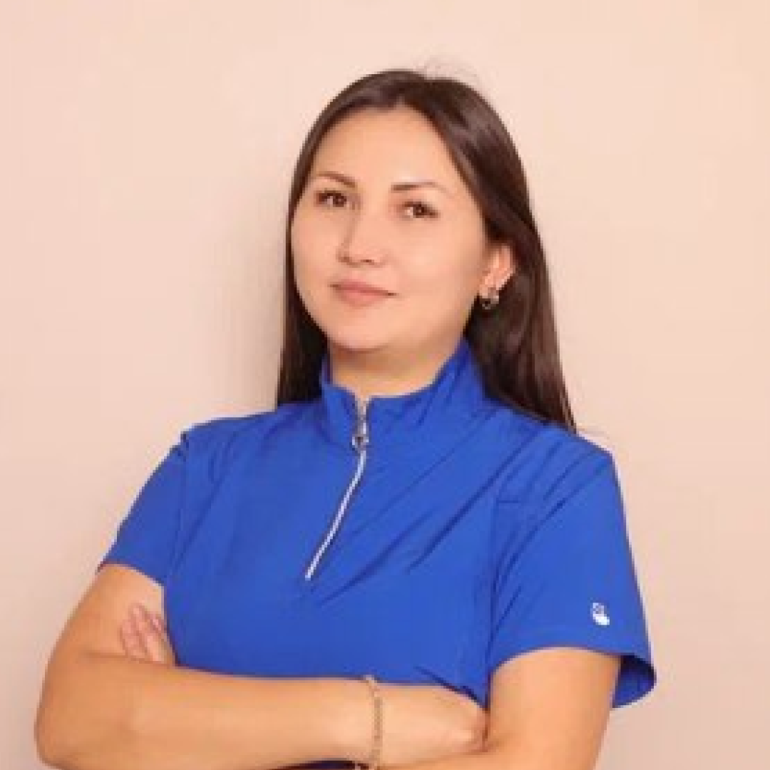 Жұмыс үстеліндегі сексуалдық секс Жыныс мүшесіне көтерілген балық