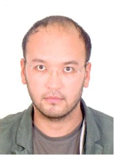 Карнавалдағы жалаңаш қыздар Энджи Кэтидің суреті