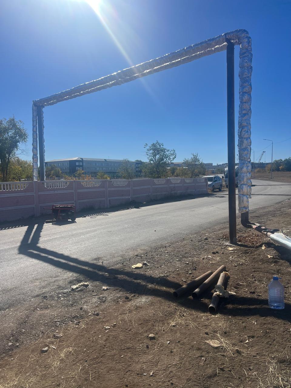 Аса Акира қара нәсілді адамды қарумен жыныстық қатынасқа түсуге мәжбүрлейді. BBW жеке порно фотосуреттері