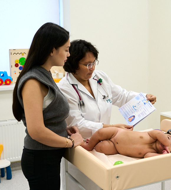 Счастливая мама с ребёнком