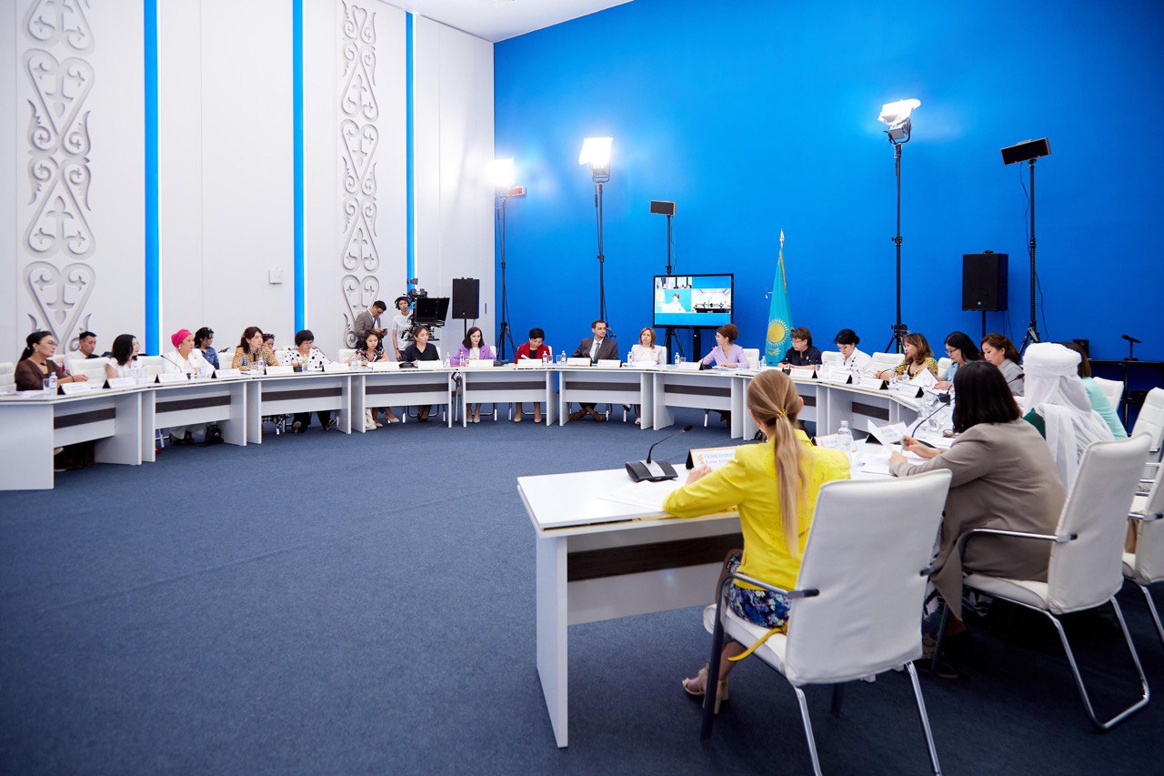 Әйелдер дәретханасы, төменгі көрініс