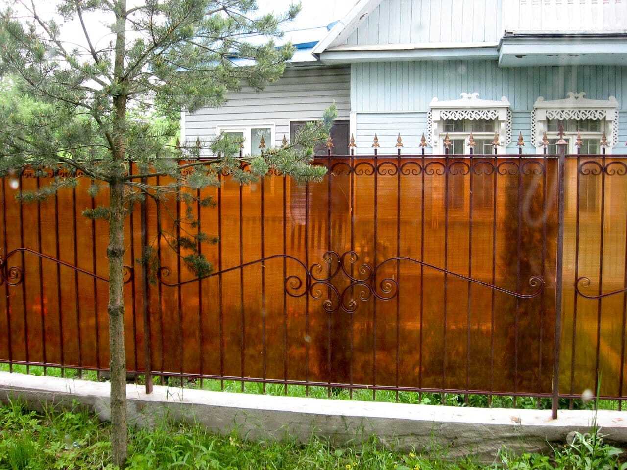 Забор и зелень