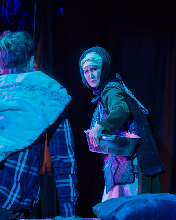 Teatr hojatxonasida yashirin yaqinlik Teatr hojatxonasida yashirin yaqinlik