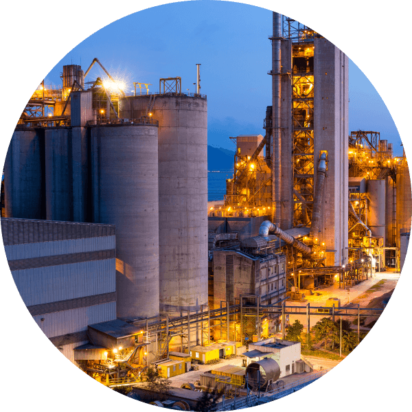 завод на фоне неба