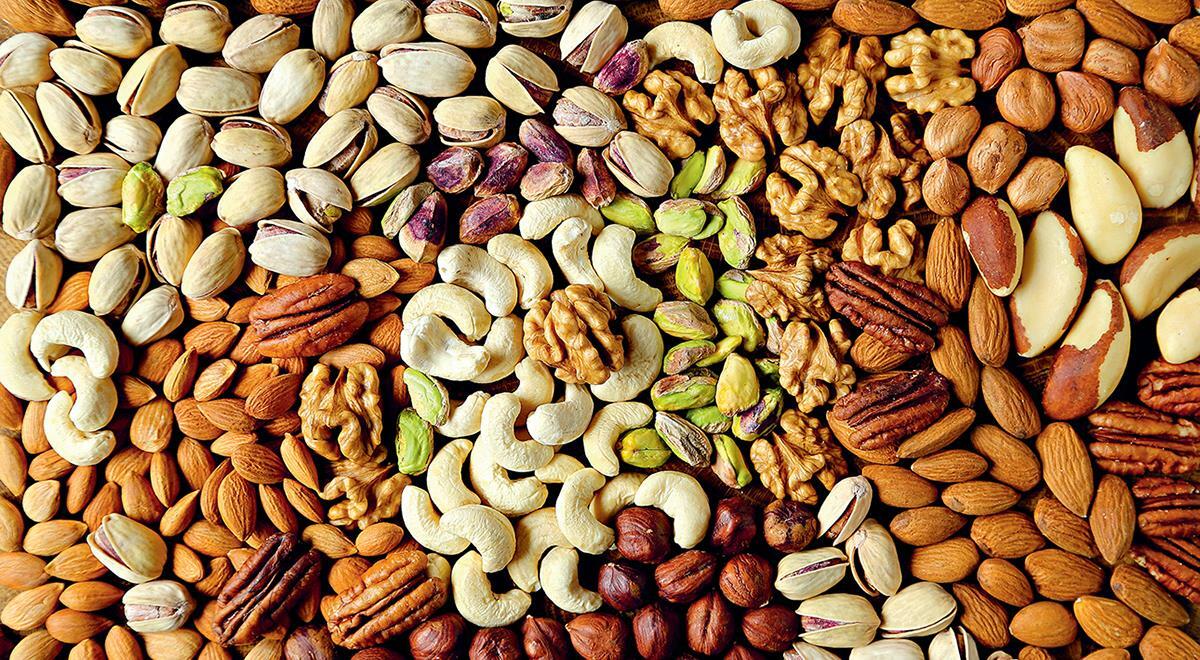 Dried fruits sale