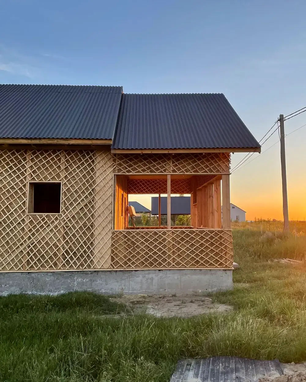 Этап сборки конструкции дома Sunny House