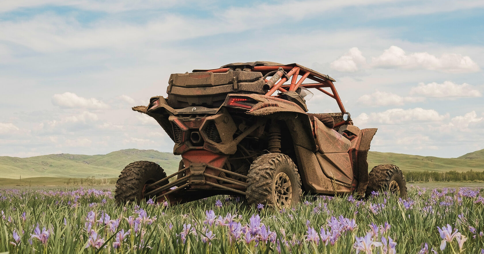 Багги Can-Am Maverick пересекает реку