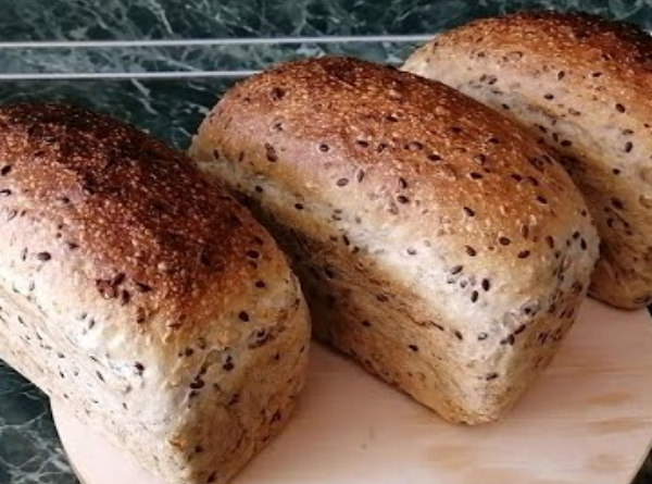 Домашний хлеб на закваске с семенами льна, подсолнечника и кунжута