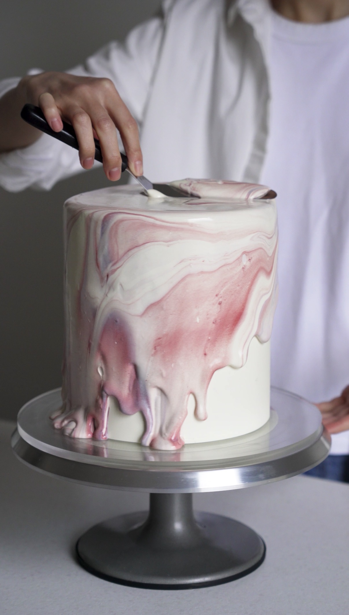 Cake smoothing and marbling