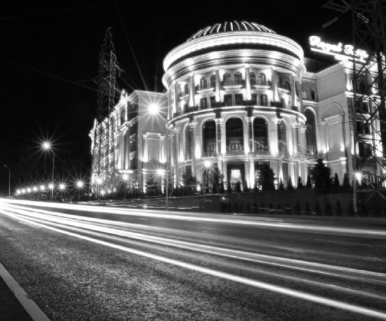  здание - отель очень хороший пример франчайзинга , а также успешного бизнеса в виде данного здания приносящие большие доходы 