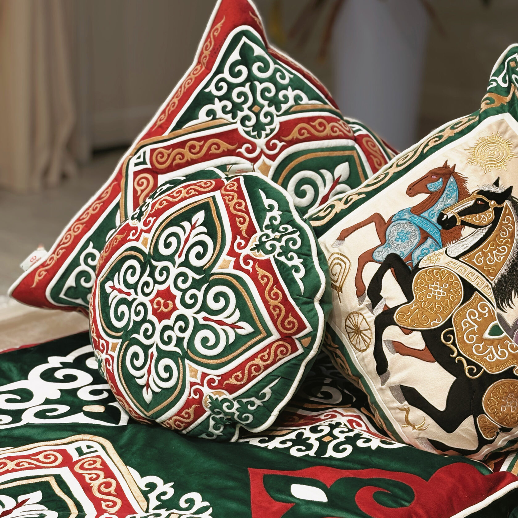 Авторские казахские изделия Аселины Батыр