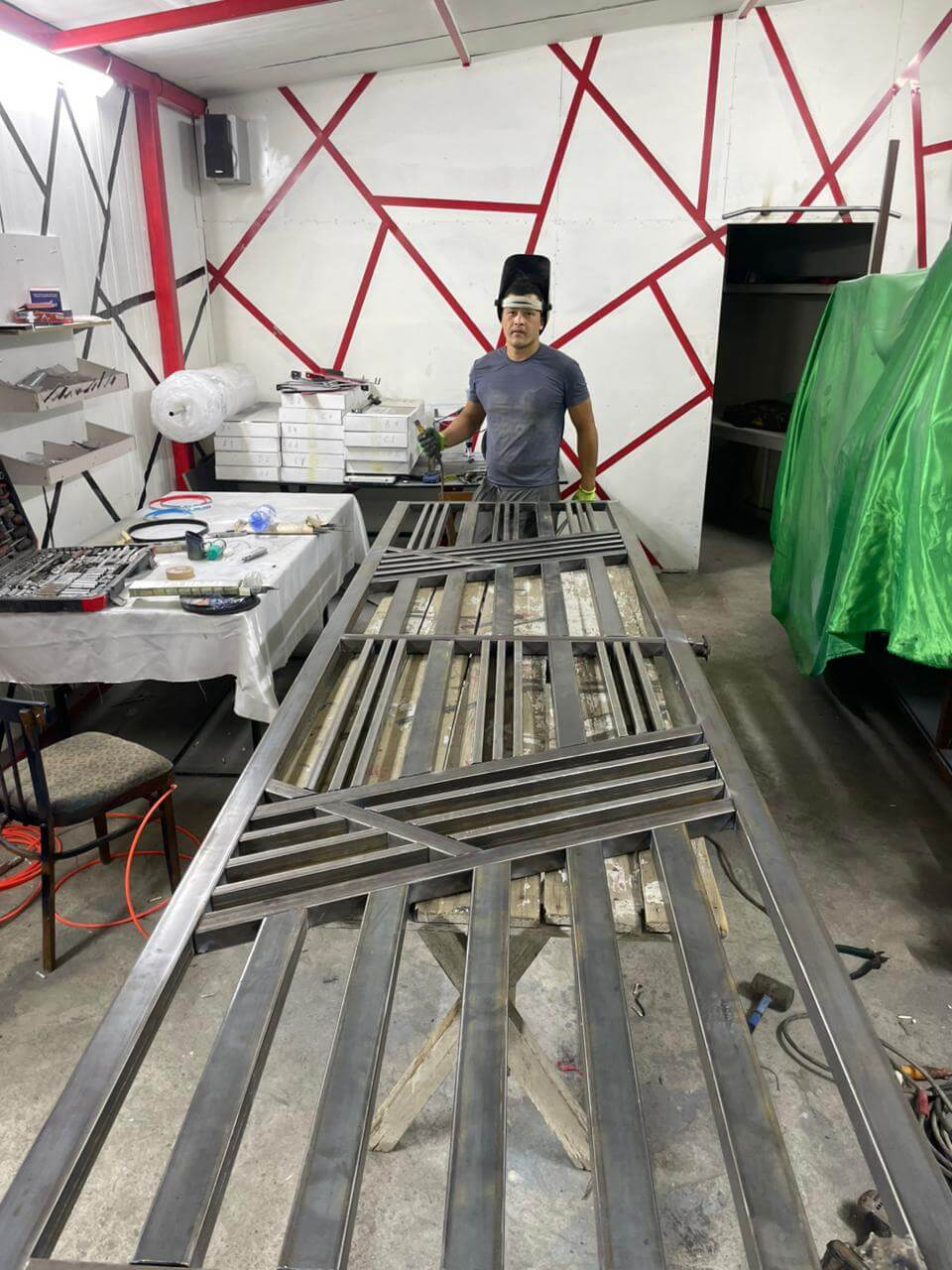 Лестница на металлокаркасе