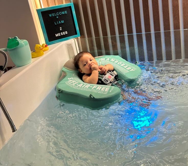 BabySpa - малыш в гидромассажной ванне