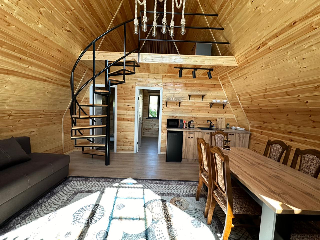 Интерьер A-frame домика