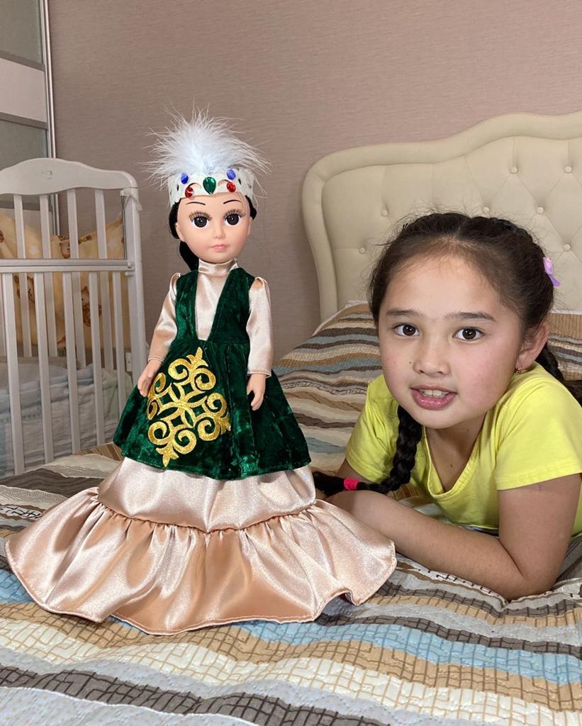 Донецкілік жезөкшелер 40-тан асқан Мануэла Гураримен порно