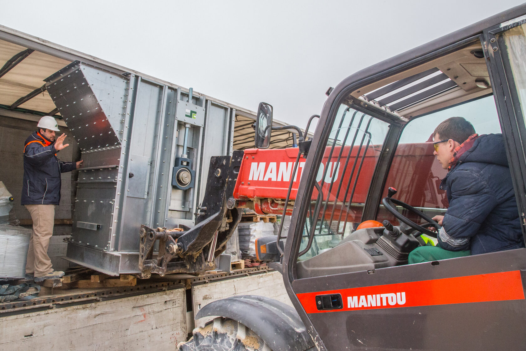 Аренда погрузчика Manitou, цена от 8000 тг/час | Маниту телескопический