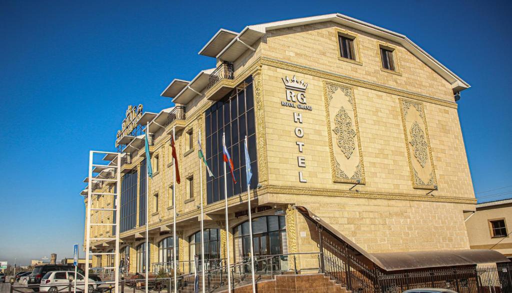 Жасанды қынаппен жыныстық қатынасқа түскен жігітті қараңыз Аналар ұлдарының есегін жалап порно