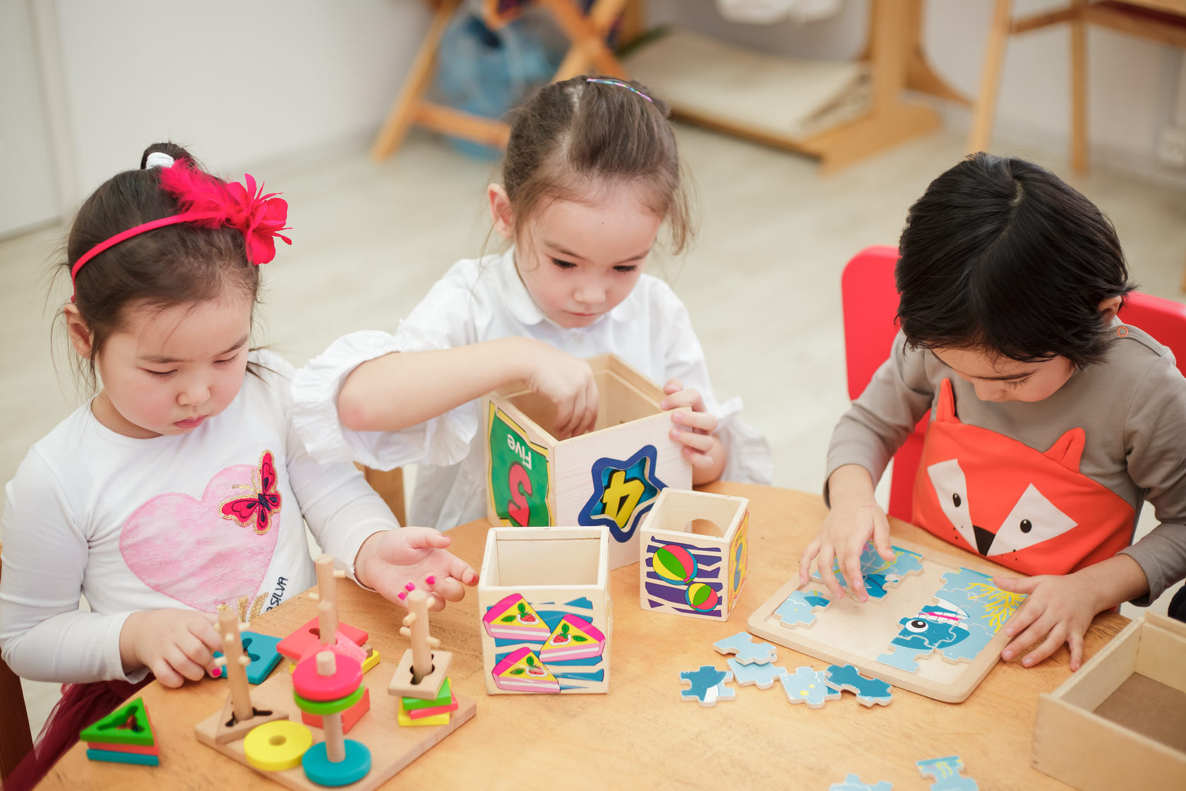 Монтессори для детей от 3 до 4 лет в Атырау Montessori School.