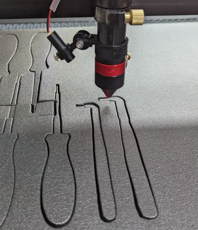Лазерный станок с ЧПУ для вырезки ложемента, Алюминиевый полетный защитный рэковый кейс для оборудования