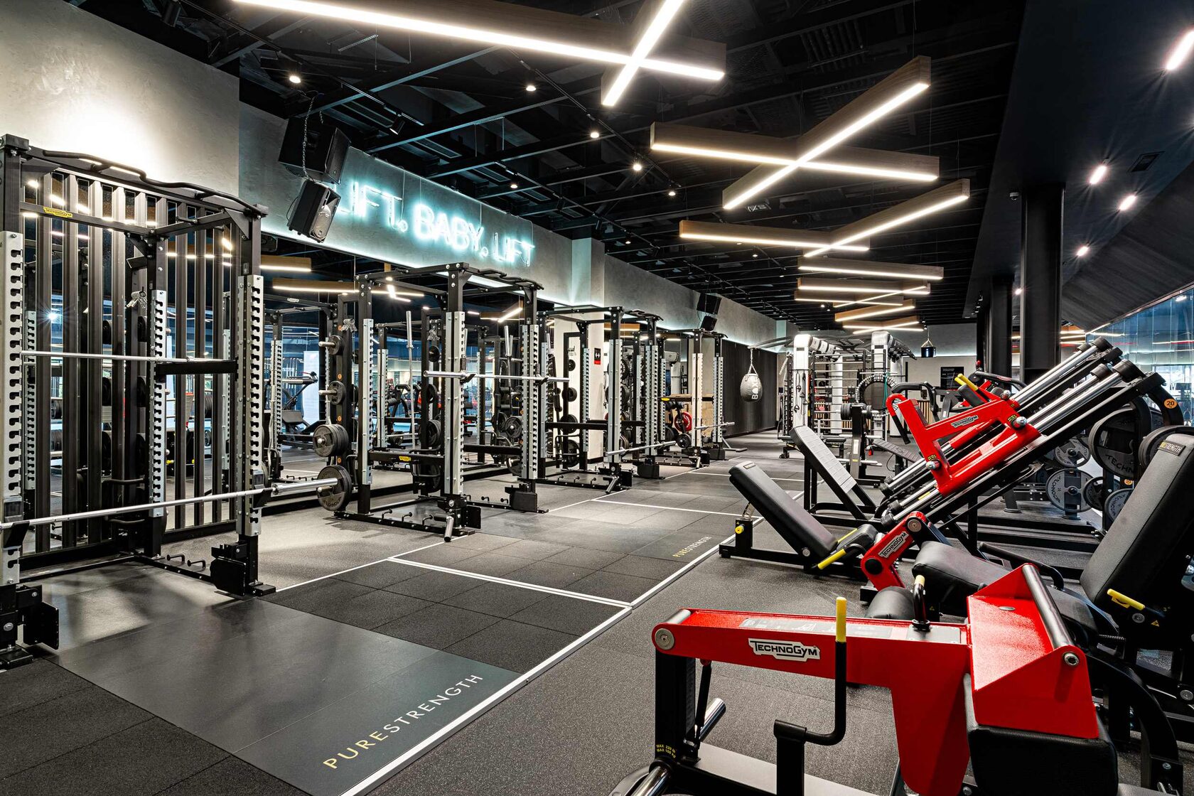 Strength floor with sprint track and free weights