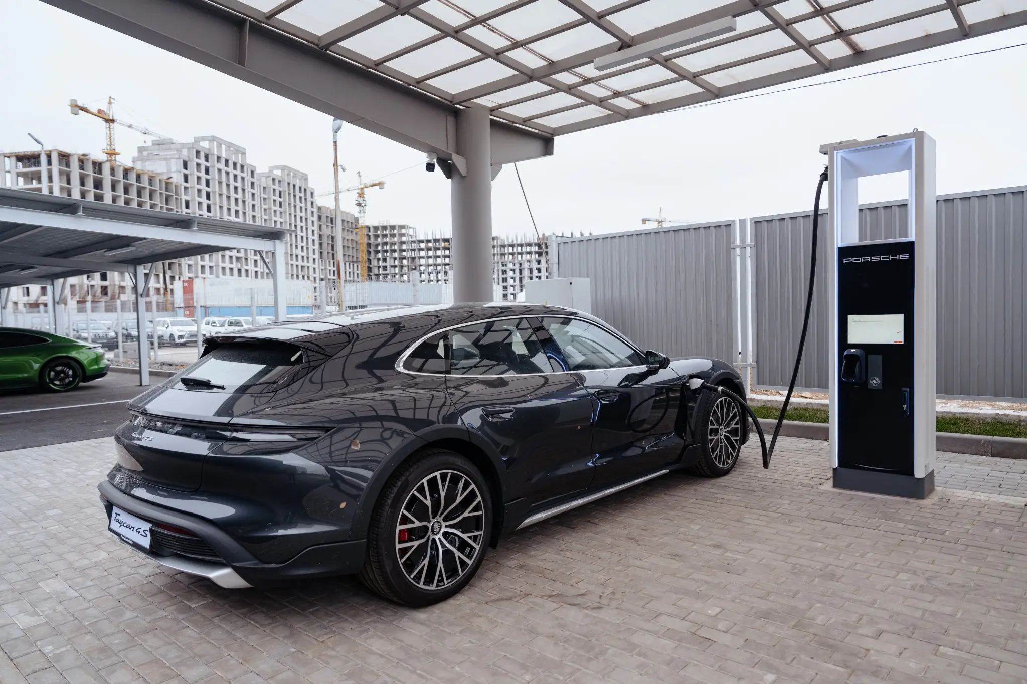 Porsche у Porsche Centre Astana
