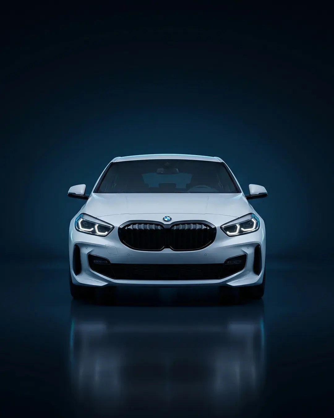 Белый BMW, вид спереди