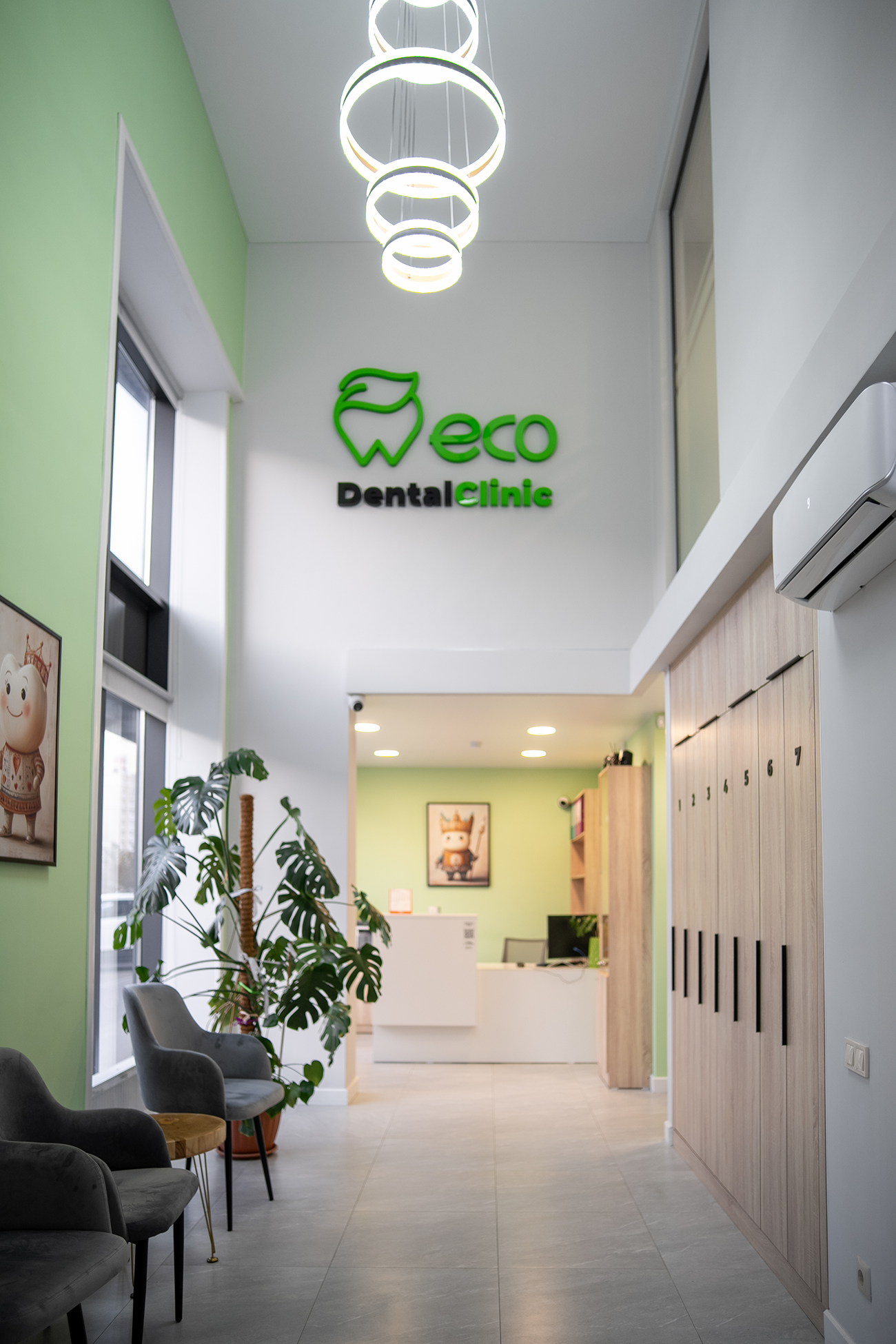Холл клиники Eco Dental Clinic в Астане