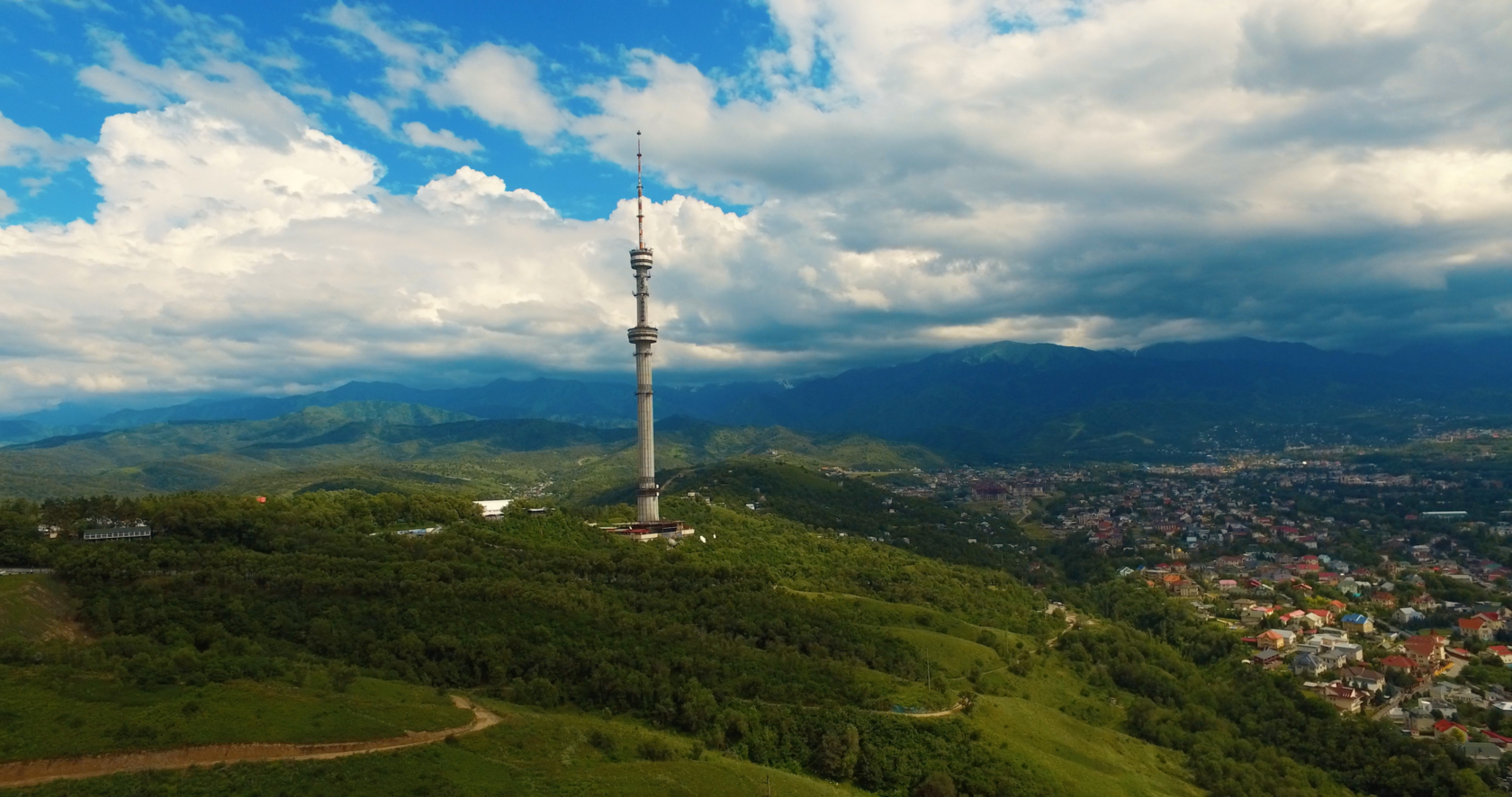 Панорама Алматы и телебашня Кок-Тобе