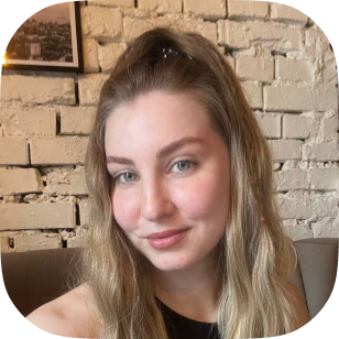 Наш проектный менеджер, который полностью погружён в каждый процесс создания брендинга и всегда на связи