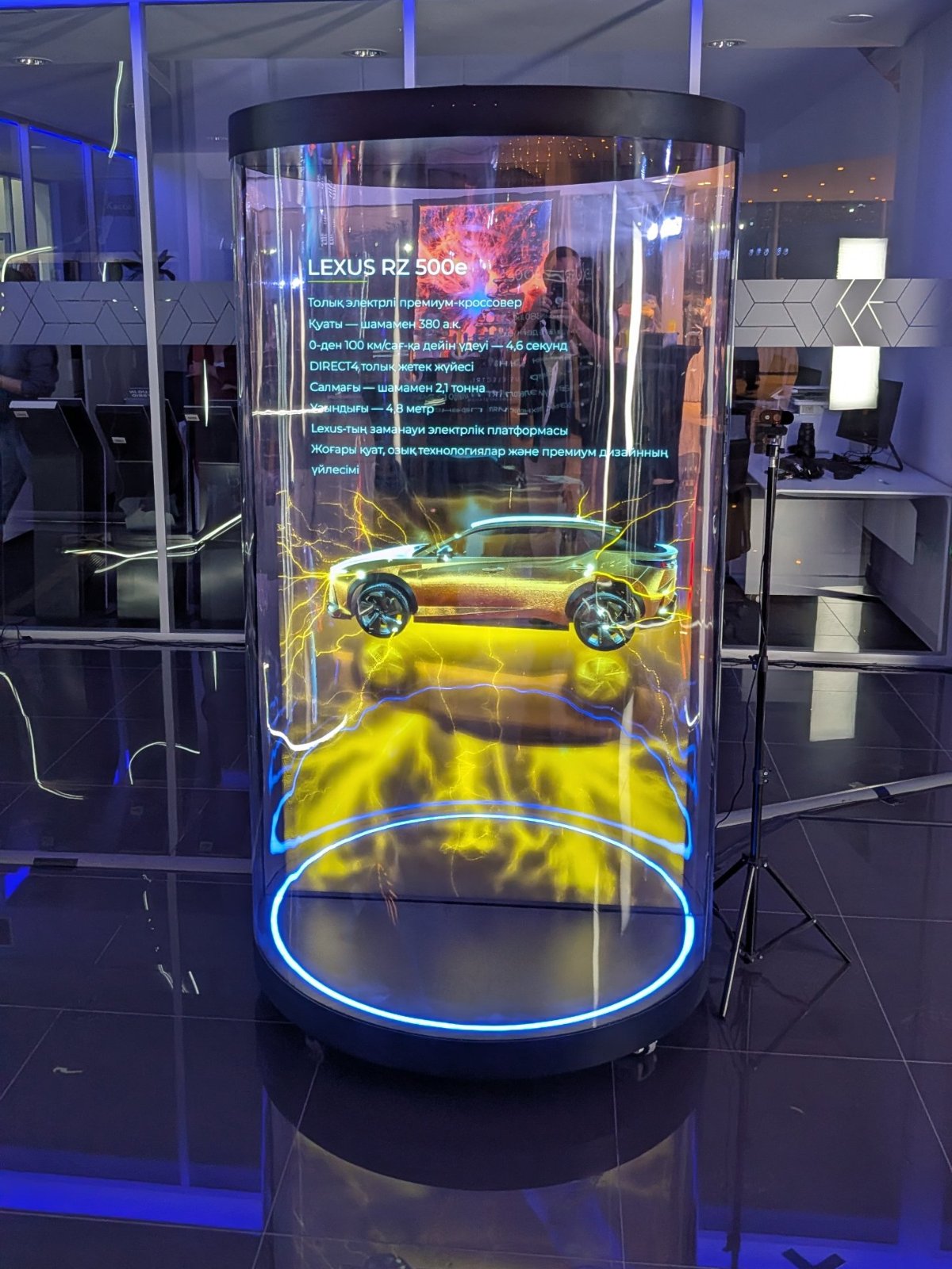 Lexus Electrified — ES и RZ