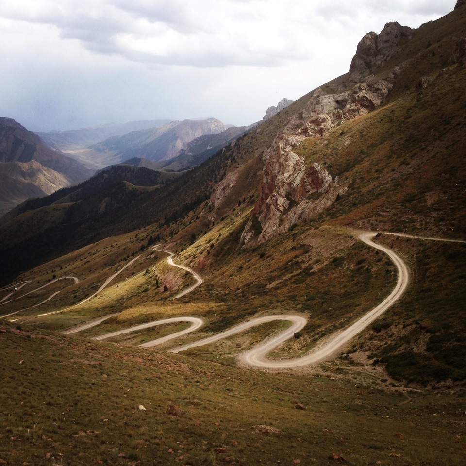 tour to 33 parrots pass in kyrgyzstan