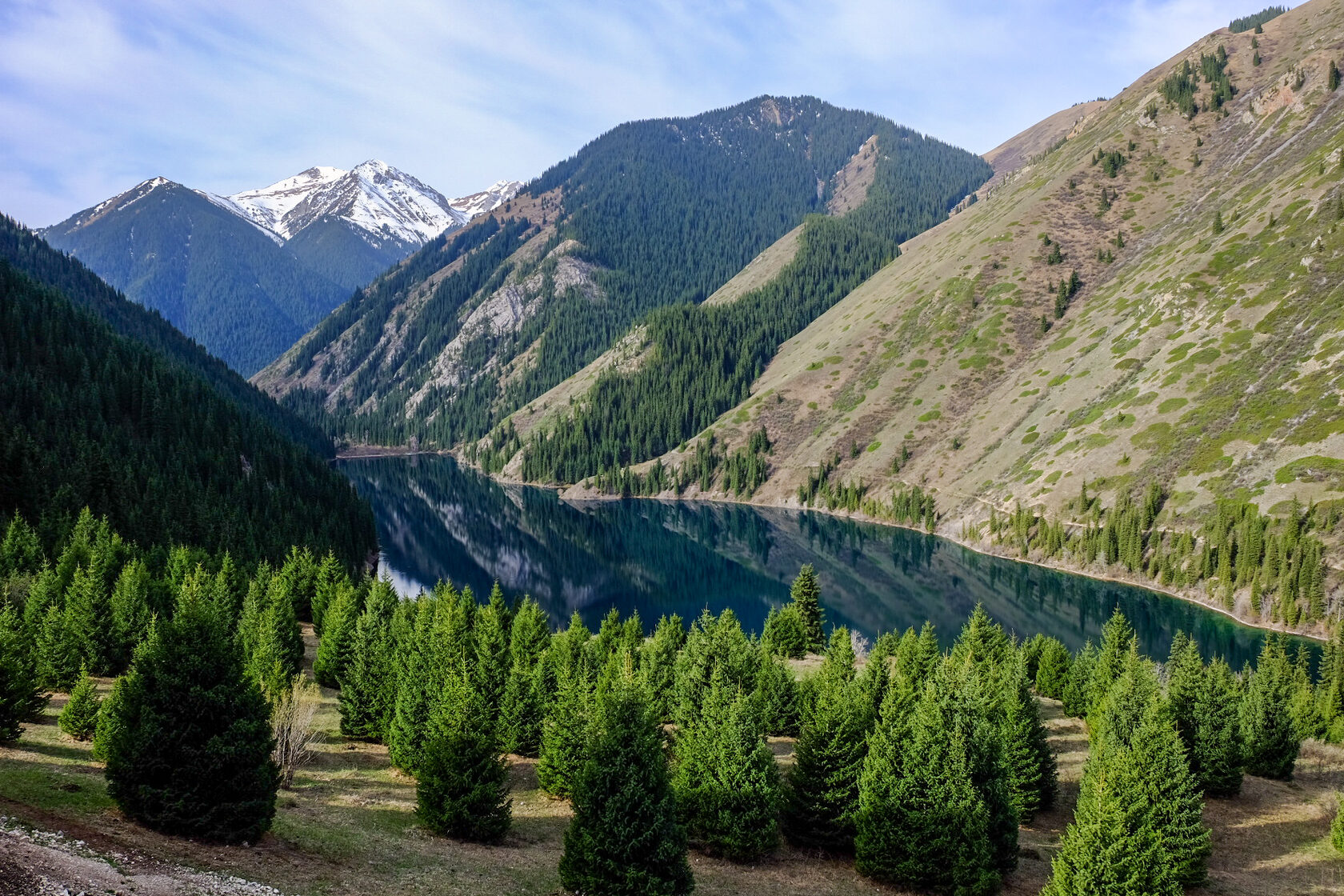 Озеро Кольсай Казахстан. Тур Алматы Каинды. Озеро Кайынды. Озеро Кольсай фото.