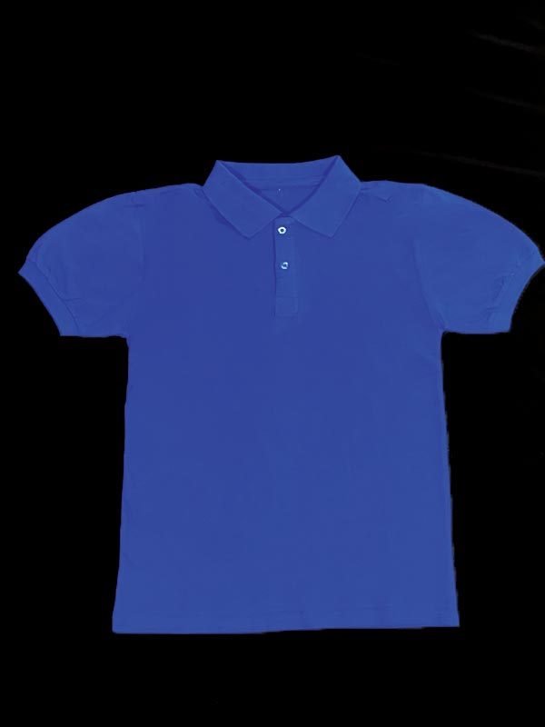 футболка поло красного цвета