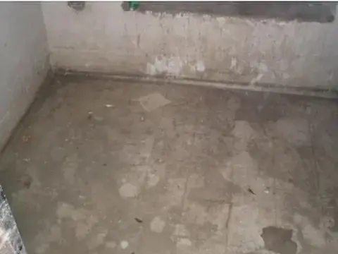 Бетонное помещение под водой до работ